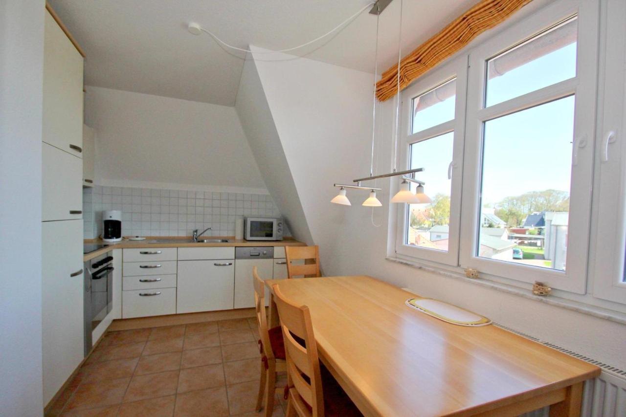 Hafennahe Ferienwohnung Mit Balkon Und Meerblick - Hafenhaeuser Wiek Wohnung 06 Wiek auf Ruegen Exterior photo