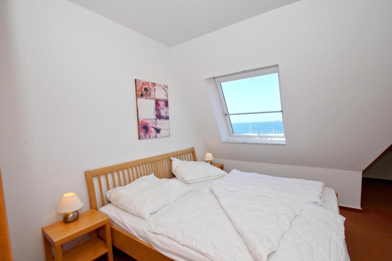 Hafennahe Ferienwohnung Mit Balkon Und Meerblick - Hafenhaeuser Wiek Wohnung 06 Wiek auf Ruegen Exterior photo