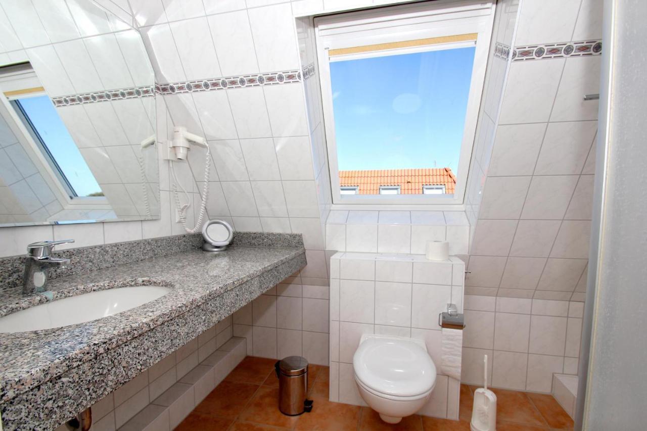Hafennahe Ferienwohnung Mit Balkon Und Meerblick - Hafenhaeuser Wiek Wohnung 06 Wiek auf Ruegen Exterior photo